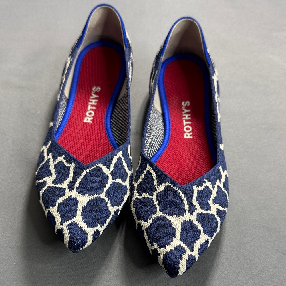 Rothy's The Point Indigo Giraffe Blue White Animal Print Size 7.5 Pointed Toe‎